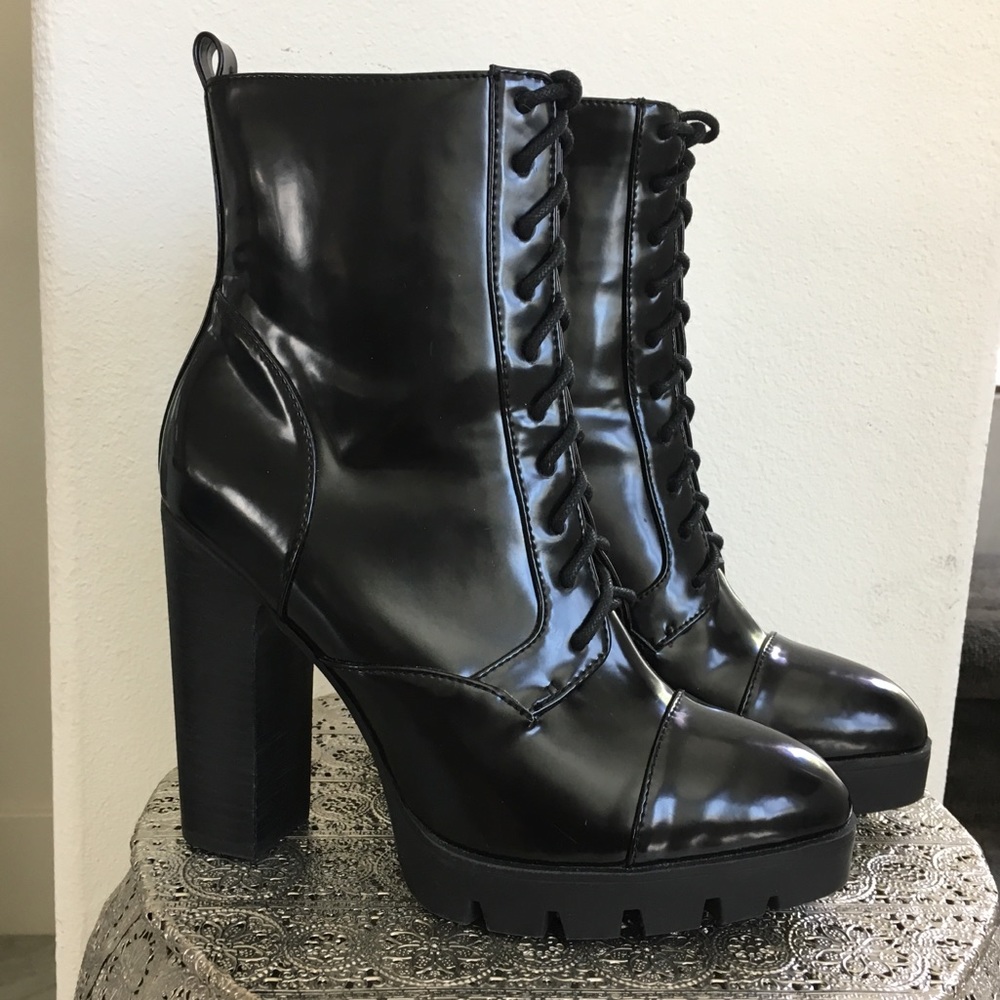 Report Signature NWOT Pommel Lace-up Booties